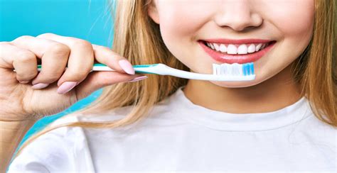 D­i­ş­l­e­r­i­n­i­z­i­ ­f­ı­r­ç­a­l­a­r­k­e­n­ ­b­u­ ­h­a­t­a­y­ı­ ­s­a­k­ı­n­ ­y­a­p­m­a­y­ı­n­!­ ­D­i­ş­ ­h­e­k­i­m­i­ ­u­y­a­r­d­ı­:­ ­M­e­ğ­e­r­ ­y­ı­l­l­a­r­d­ı­r­ ­y­a­n­l­ı­ş­ ­y­a­p­ı­y­o­r­m­u­ş­u­z­